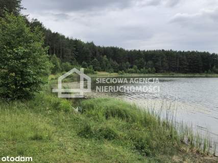 Urokliwa działka niedaleko jeziora Niesiołowice