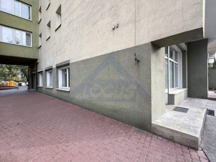 Do wynajęcia lokal 70m2 z witrynami