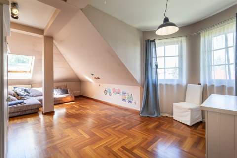 DOM 3 POZIOMY - 450 M2 - DZIAŁKA 1800 M2