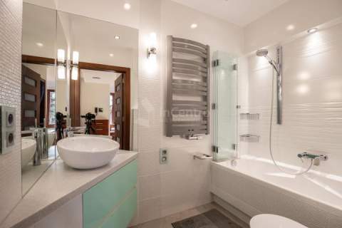 Przestronny apartament z tarasem. Czerwone Maki.