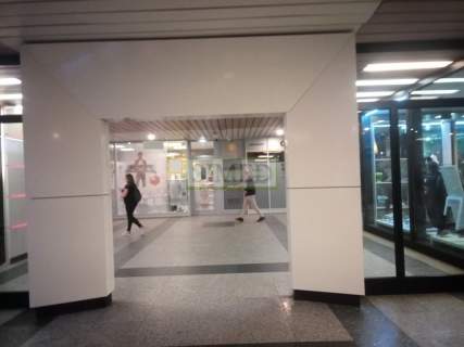 Mały punkt handlowo usługowy w Centrum Warszawy