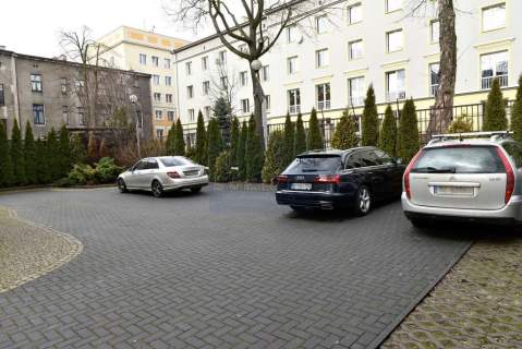 Duży lokal z parkingiem w centrum / Częstochowa