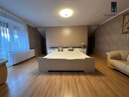 Dom z potencjałem inwestycyjnym   500 m2, 50 msc.