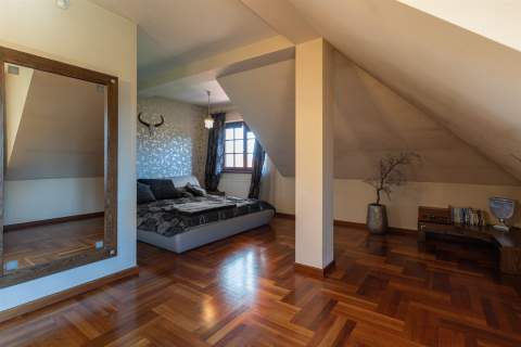 DOM 3 POZIOMY - 450 M2 - DZIAŁKA 1800 M2