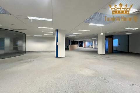 Do wynajęcia pow. 1200m2 na ostatnim piętrze w galerii - Dolny...