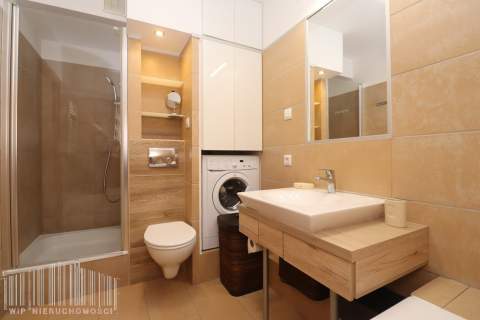 Komfortowy apartament z garażem i dużym tarasem, 2002 rok