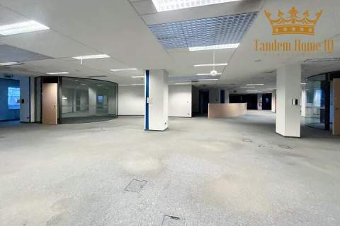 Do wynajęcia pow. 1200m2 na ostatnim piętrze w galerii - Dolny...