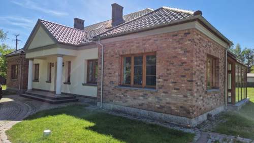 Budynek mieszkalny o charakterze rezydencji w pasie środkowego...