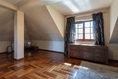 DOM 3 POZIOMY - 450 M2 - DZIAŁKA 1800 M2