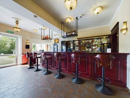 Pakiet dwóch hoteli z restauracjami pod Warszawą
