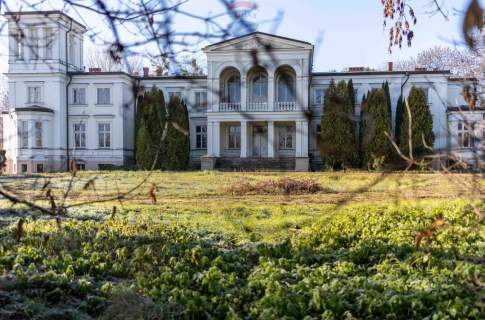 PAŁAC NAD JEZIOREM 4 HA GOTOWY DO ARANŻACJI