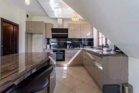 DOM 3 POZIOMY - 450 M2 - DZIAŁKA 1800 M2