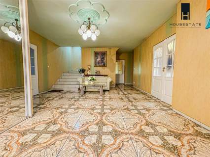 Dom z potencjałem inwestycyjnym   500 m2, 50 msc.