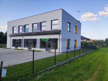 Przestronny lokal z windą, parking