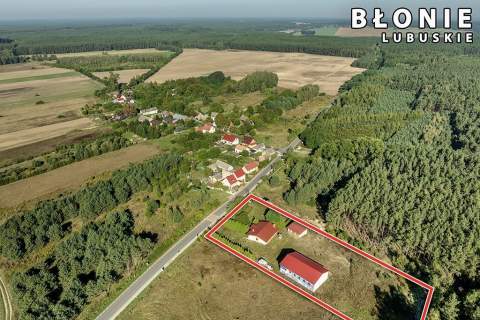 Dom parterowy, wysoka hala, garaże i pół hektara