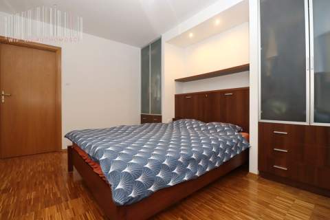 Komfortowy apartament z garażem i dużym tarasem, 2002 rok