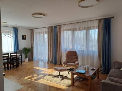 Nowoczesny dom parterowy w spokojnej okolicy