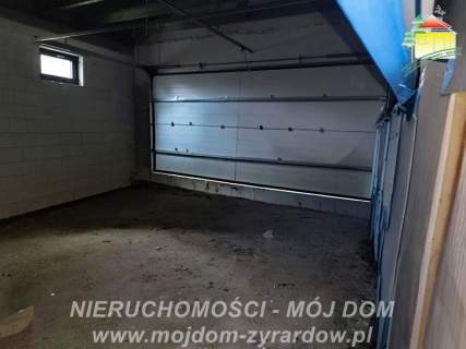Przestronny, nowoczesny dom w stanie deeloperskim.