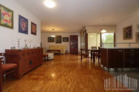 Komfortowy apartament z garażem i dużym tarasem, 2002 rok