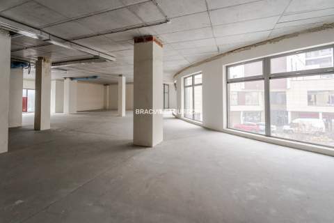 Lokal usługowy w stanie deweloperskim -706 m