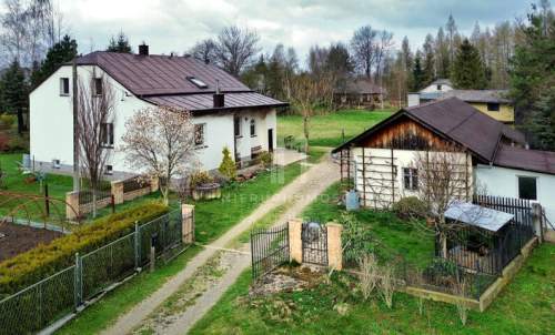 REZERWACJA RODZINNY DOM OTOCZONY ZIELENIĄ, LIPINKI, POWIAT 