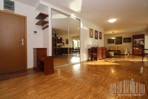 Komfortowy apartament z garażem i dużym tarasem, 2002 rok