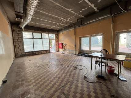 Do wynajęcia lokal 70m2 z witrynami