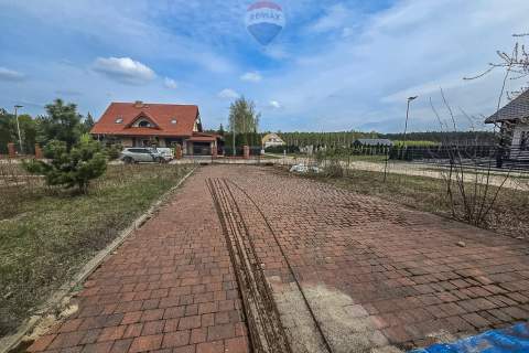 Leonów Działka z budową i mediami 1300 m