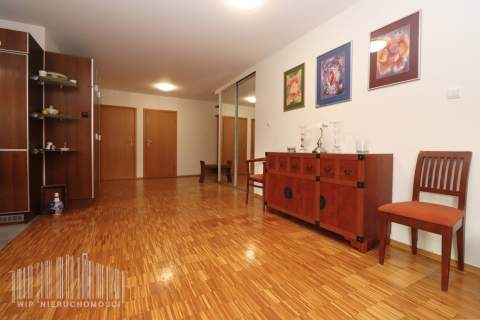 Komfortowy apartament z garażem i dużym tarasem, 2002 rok