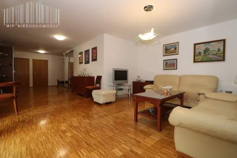 Komfortowy apartament z garażem i dużym tarasem, 2002 rok