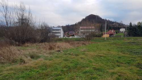 W pełni uzbrojona działka w centrum Bóbrki obok Soliny