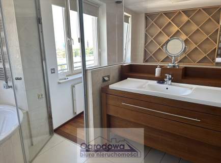 Apartament w centrum, 2 miejsca w garażu