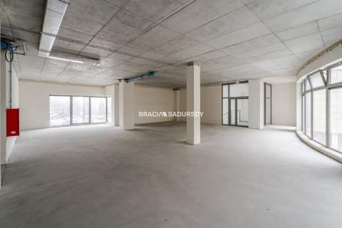 Lokal usługowy w stanie deweloperskim -706 m