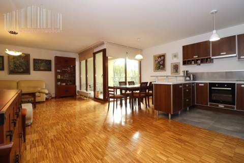 Komfortowy apartament z garażem i dużym tarasem, 2002 rok