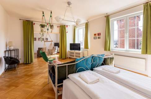 Lokal z witryną 38 m2 mieszkanie 107 m2 w cenie
