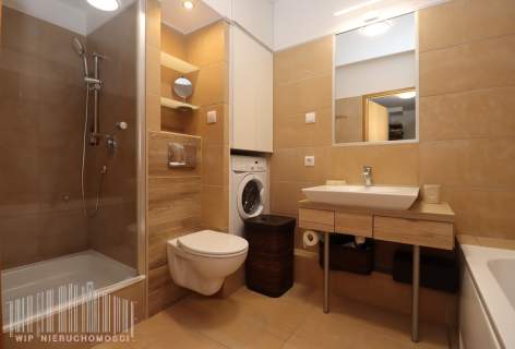 Komfortowy apartament z garażem i dużym tarasem, 2002 rok
