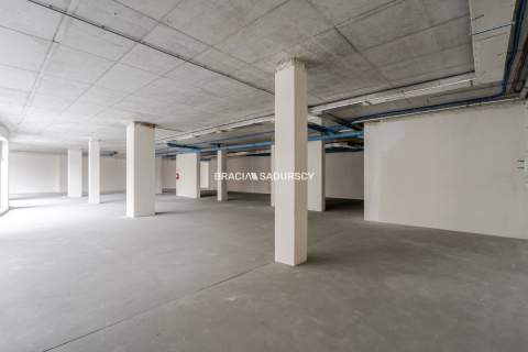 Lokal usługowy w stanie deweloperskim -706 m