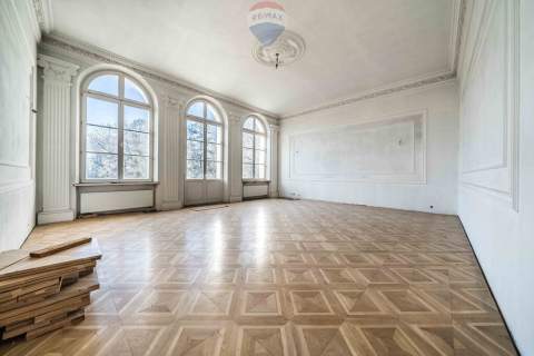 PAŁAC NAD JEZIOREM 4 HA GOTOWY DO ARANŻACJI