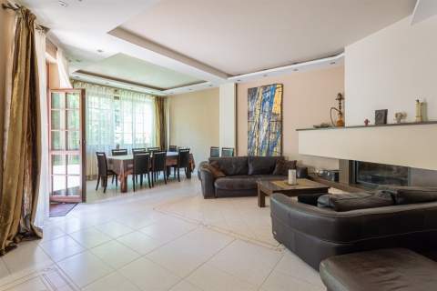 DOM 3 POZIOMY - 450 M2 - DZIAŁKA 1800 M2