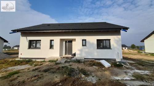 Dom wolnostojacy 102,5 m2 na działce 1473 m2