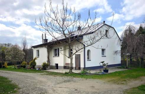 REZERWACJA RODZINNY DOM OTOCZONY ZIELENIĄ, LIPINKI, POWIAT 