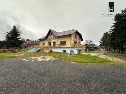 Dom z potencjałem inwestycyjnym   500 m2, 50 msc.