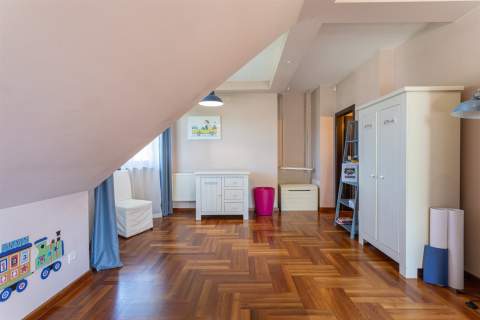 DOM 3 POZIOMY - 450 M2 - DZIAŁKA 1800 M2