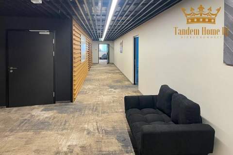 wynajmę biuro felxi dla 13-17 stanowisk w biurowcu w centrum...