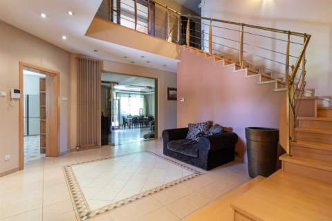 DOM 3 POZIOMY - 450 M2 - DZIAŁKA 1800 M2