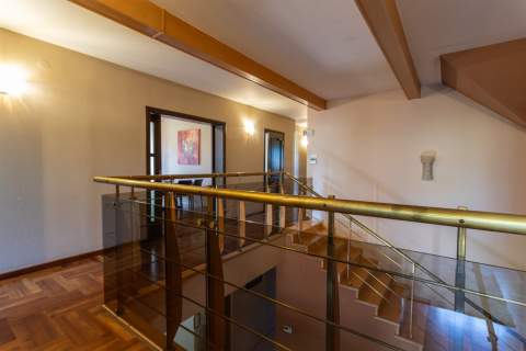 DOM 3 POZIOMY - 450 M2 - DZIAŁKA 1800 M2