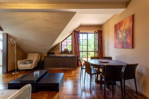 DOM 3 POZIOMY - 450 M2 - DZIAŁKA 1800 M2
