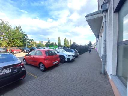 Przestronny lokal przy metrze