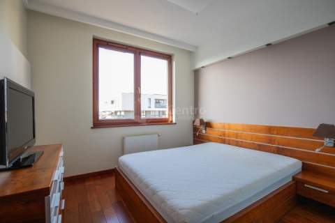 Przestronny apartament z tarasem. Czerwone Maki.