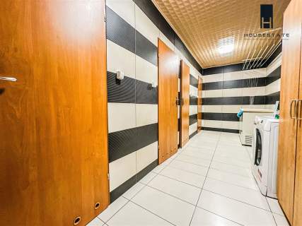 Dom z potencjałem inwestycyjnym   500 m2, 50 msc.